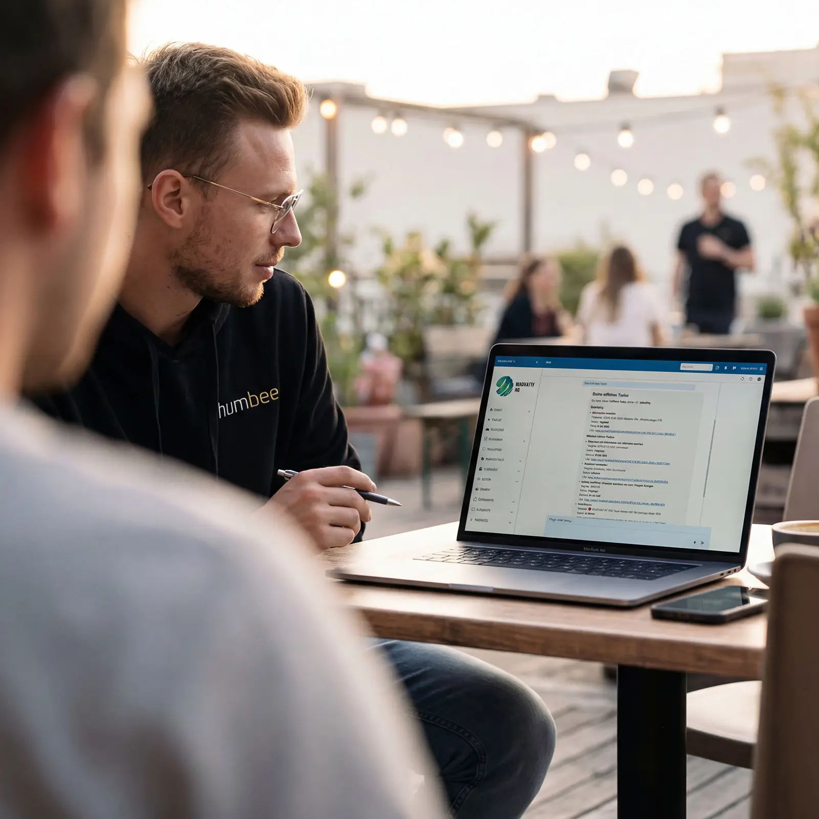 Der Ki Copilot in humbee arbeitet rechtskonform, eigene KI gehostet in Europäischen Rechenzentren ohne Einfluss auf die Trainingsdaten